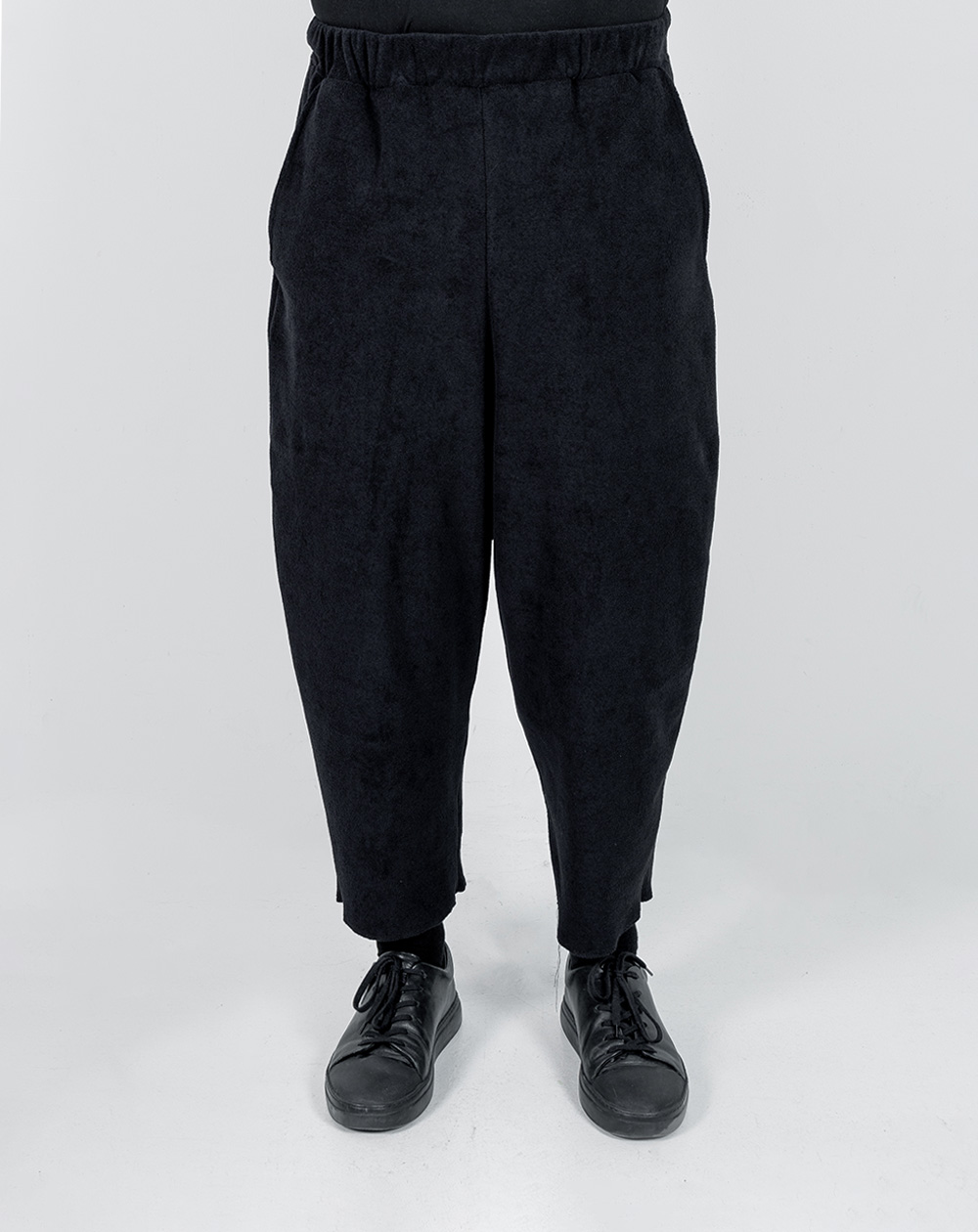 ANTS. SAKE sweatpants in black teddy velours fabric