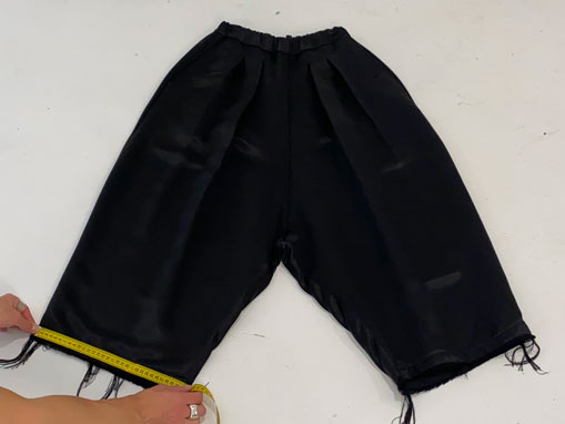 ANTS. how-to-measure pants? bottom leg 1/2 width